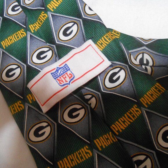NFL Brand Greenbay Packers 100% silk Necktie Nice stocking stuffer ππ - Picture 7 of 8